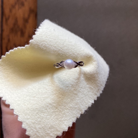 10k White Gold Cultured Pearl Ring with Diamonds - Picture 5 of 8
